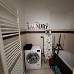 Casa Magenta Con Giardino E Bbq Ad דירה אסטי