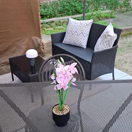 Casa Magenta Con Giardino E Bbq Ad アパート